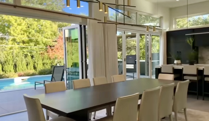 Nikola Mertlová a Martin Nečas si koupili luxusní dům. 