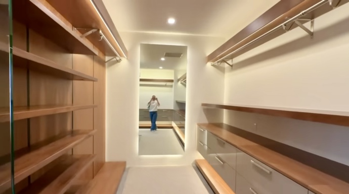 Nechybí ani prostorná šatna.