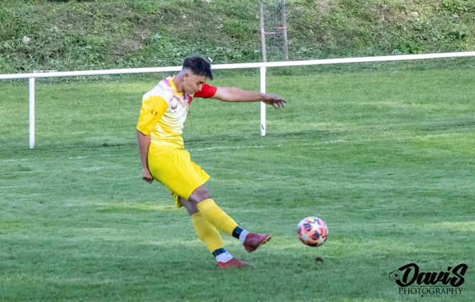 Nikolas pracoval jako skladník.