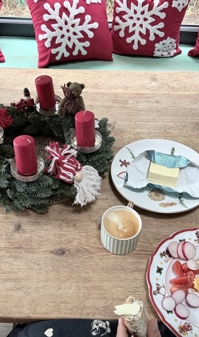 Agáta Hanychová ukázala věnec. 