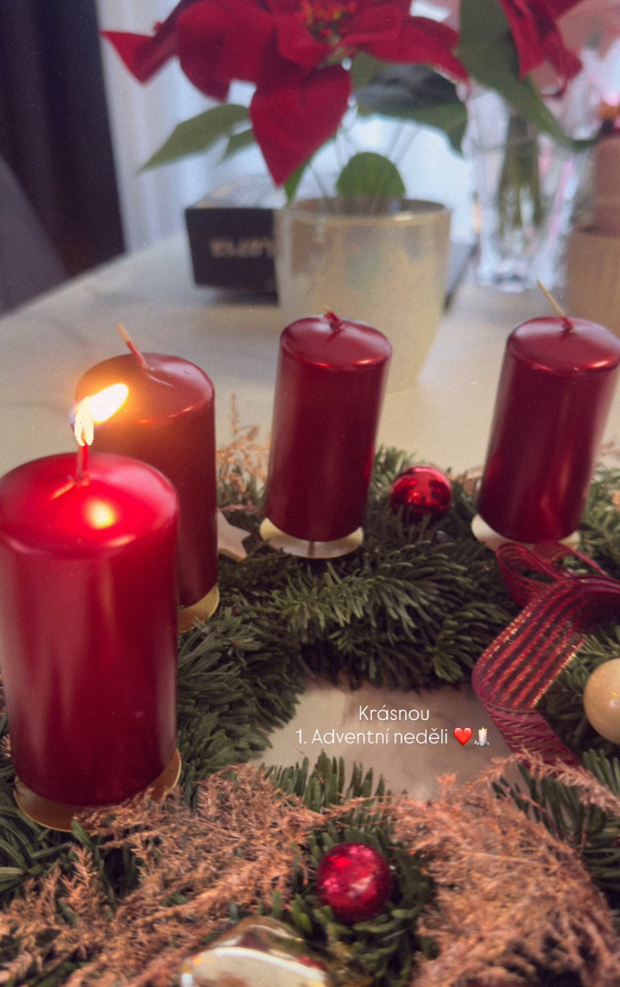 Eva Perkausová zdobila věnec. 