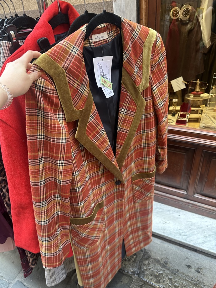 I kamenným obchodům vévodila kostka...