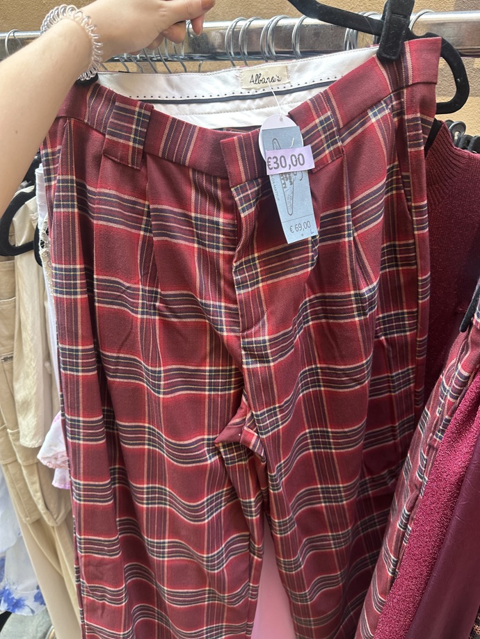 ...nebo kalhotách...