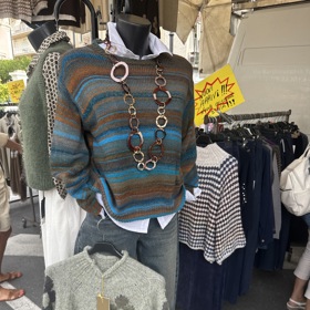 Módní redaktorka zavítala mimo jiné na tamní tržiště, kde bylo možné za nízké ceny pořídit některé velmi trendy kousky.