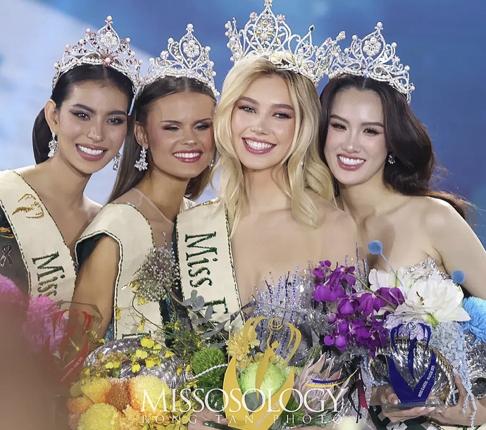 Natálie Puškinová s ostatními vicemiss. 