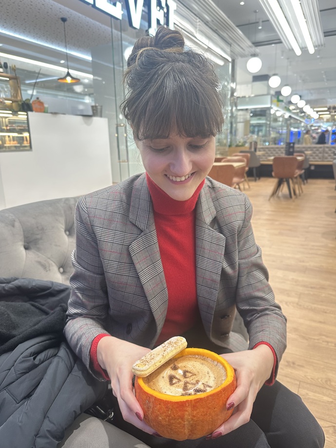 Redaktorku Moniku tahle káva zaujala, a to nejen nápaditým designem.