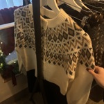 Na lov svetrů s tímto motivem se proto vydala i módní redaktorka Monika.