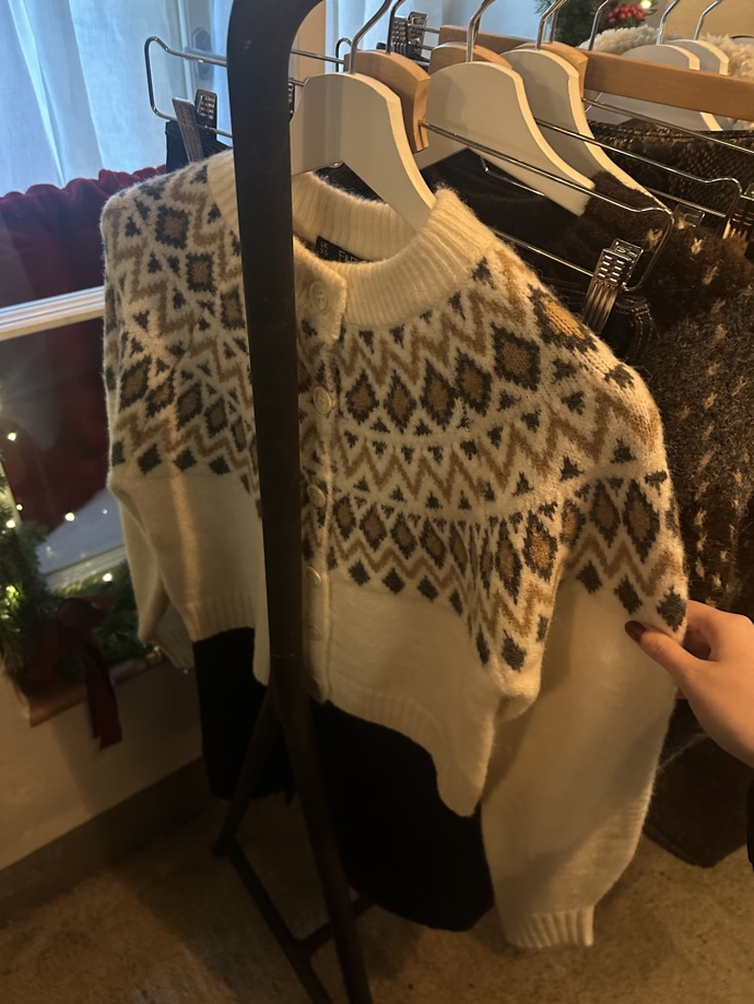 Na lov svetrů s tímto motivem se proto vydala i módní redaktorka Monika.