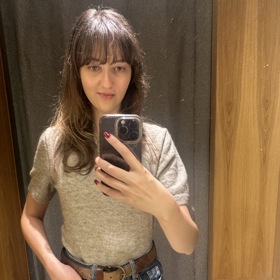 Kromě modelů se zdobenými límečky a třpytivými aplikacemi narazíte i na klasičtější verze.