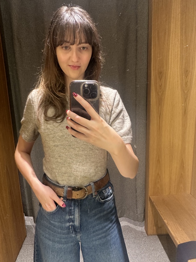 Kromě modelů se zdobenými límečky a třpytivými aplikacemi narazíte i na klasičtější verze.