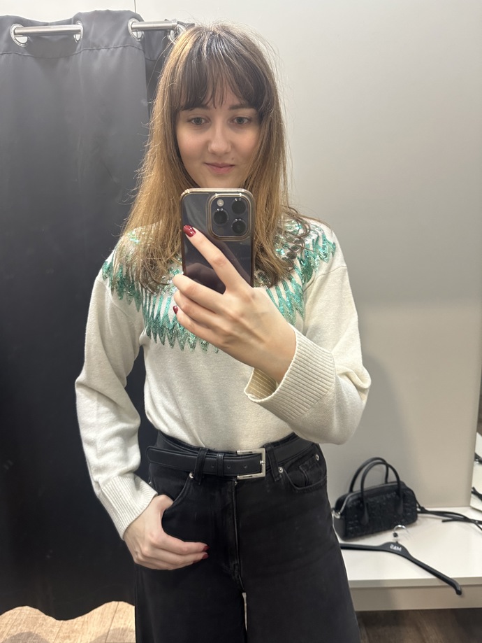 Seženete i slavnostnější a sváteční verze. Svetr s fair isle vzorem a flitrovou aplikací tak užijete i na Vánoce