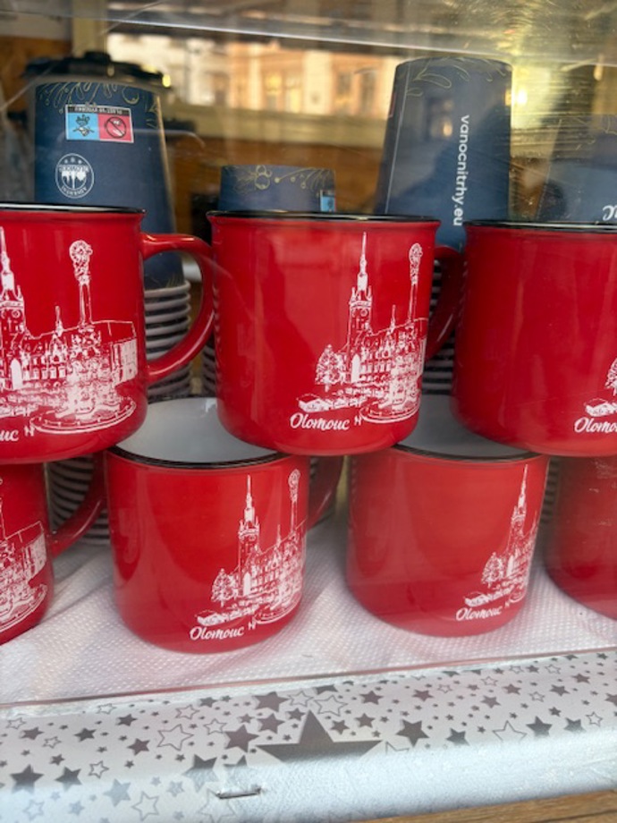 Dobré je koupit si na punč olomoucký plecháček. 