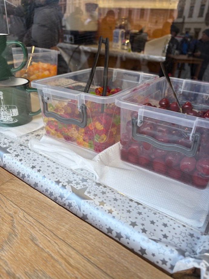 Gumových medvídků je k dispozici velké množství. 