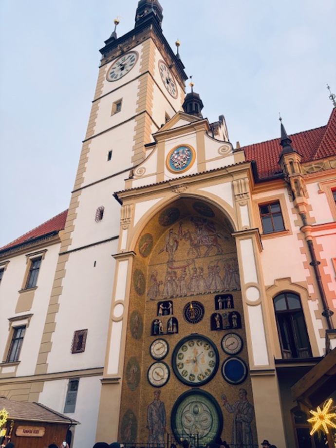 Architektura působí majestátně i ve dne. 