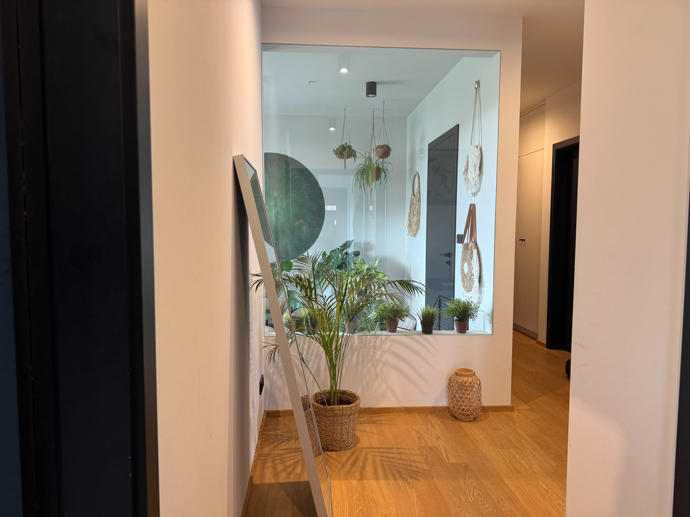 Pohled na část Jóga roomu, kde cvičí, posilují a protahují svá těla. 