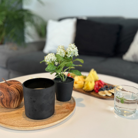 Celým domem se prolíná minimalistická výzdoba. Na snímku je malé občerstvení, které nám Soňa připravila. 