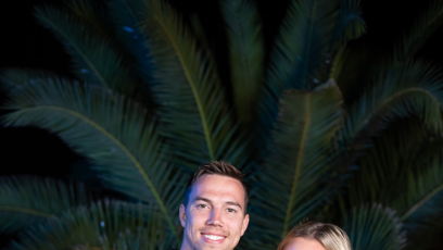 FOTO: Nechyběli ani výherci druhé řady Love Islandu, čerství novomanželé Kryštof a Denisa Novákovi.