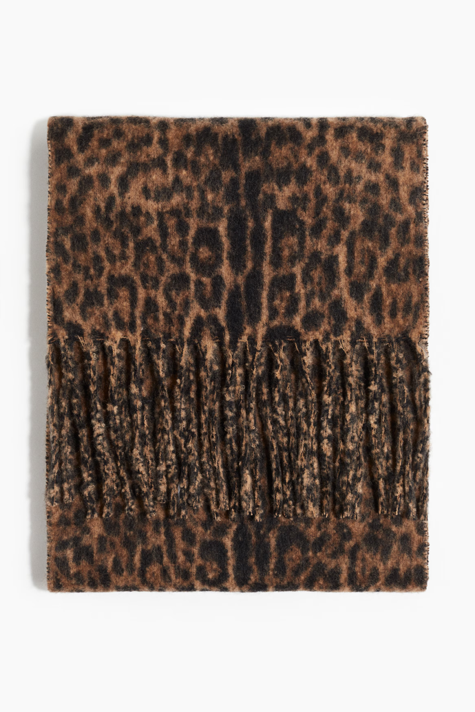 Šála s třásněmi, H&M, 479 Kč