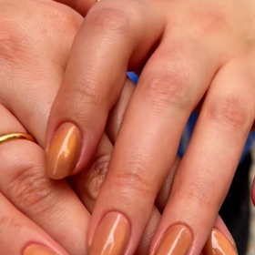 Nechybí ale decentní třpytivé efekty...