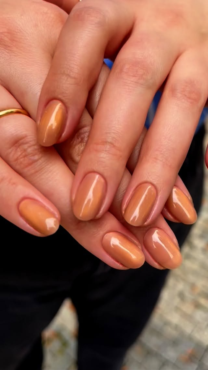 Nechybí ale decentní třpytivé efekty...