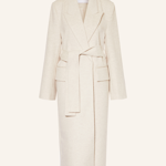 Skvělým základem outfitu v chladnějších dnech bude vlněný kabát jako tento od MRS & HUGS, který vychází na 4700 Kč.