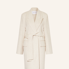 Skvělým základem outfitu v chladnějších dnech bude vlněný kabát jako tento od MRS & HUGS, který vychází na 4700 Kč.