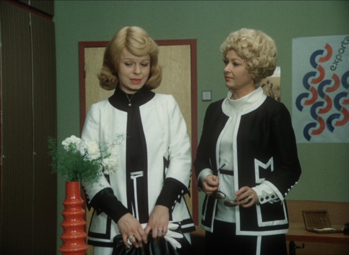 Natáčelo se v Praze... (na snímku Iva Janžurová a Alena Vránová)