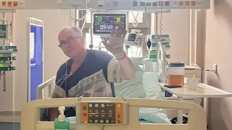 Tráví spoustu času ve nemocnici.