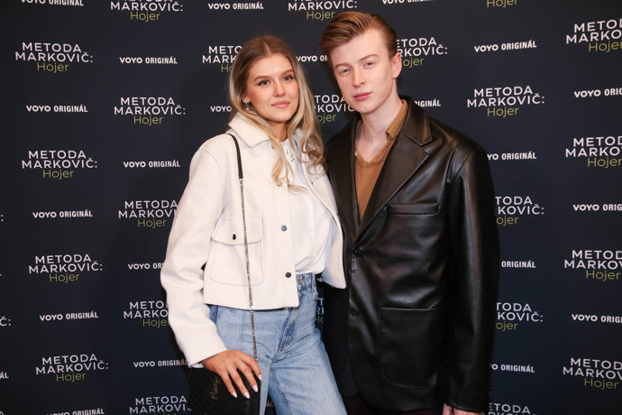 Od května spolu nejsou dcera Ivy Kubelkové Natálie Jirásková a zpěvák Adam Mišík. Vztah dvojice, která se stala ozdobou filmového festivalu v Karlových Varech 2022, vyšuměl do ztracena. 