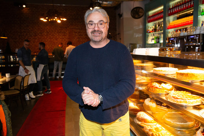 Martinovi Zounarovi se podařilo shodit dvacet kilo. Následují fotky pocházejí ze seriálu Chlapci a chlapi, ve kterém si v roce 1988 Martin Zounar zahrál.                  