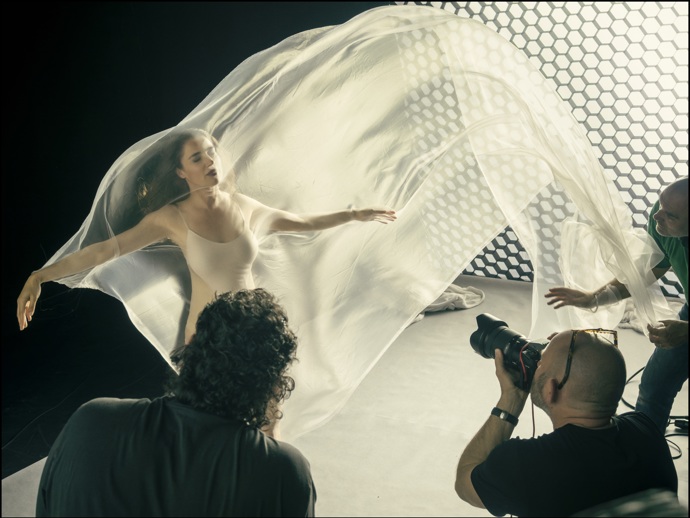 Luisa Ranieri během focení nového kalendáře Pirelli.