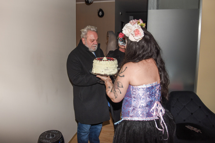 Václav Upír Krejčí obdržel dort. 