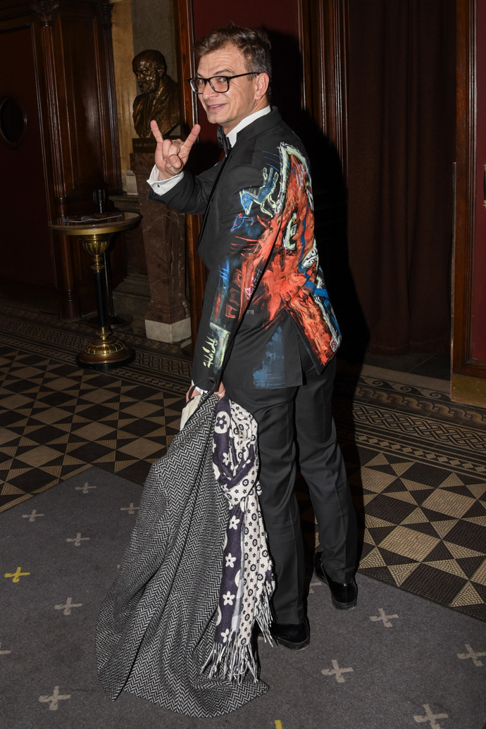 Jan Sklenář zaujal pokresleným sakem, které bylo malým uměleckým dílem. 