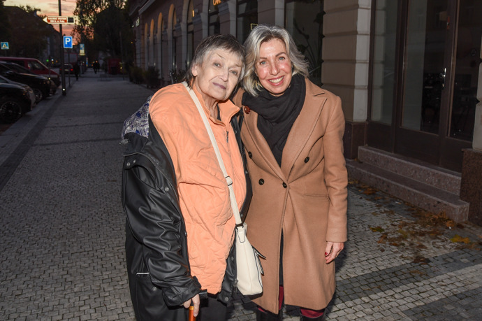 Hana Talpová si nenechala ujít tradiční křest kalendáře Aleše Cibulky. Setkala se zde se svou kolegyní a kamarádkou Marcelou Březinovou. 