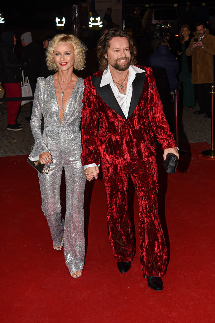 Karin Babinská vynesla flitrový overal z dílny Jany Pištejové. 