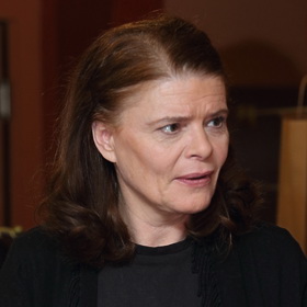 Zuzanu Bydžovskou jsme léta znali jako tmavovlásku nebo zrzku. Zahrála si v mnoha filmech i televizních pohádkách. Další snímky v galerii jsou z pohádky Honza a tajemná Hastroška z roku 1987, ve které si Zuzana zahrála.