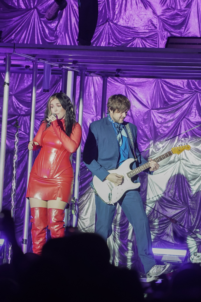 Ewa Farna umí rozpálit fanoušky.