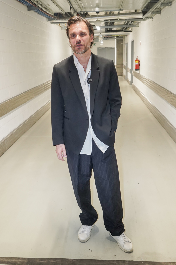 Do pražské O2 areny na koncert Lunetic ovšem Leoš nevynechal tenisky ani nezastrčenou bílou košili.