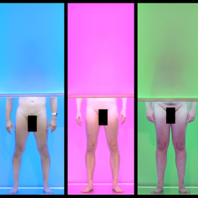 Valerie si vybírá z pěti nahých mužů.