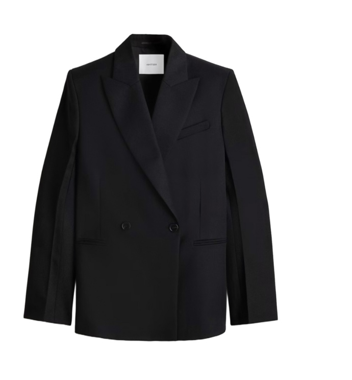 K nim byste měly mít padnoucí sako - znovu vybírejte střih podle typu postavy. 