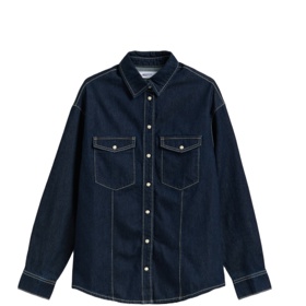 Druhou nezbytností je denimová košile,...