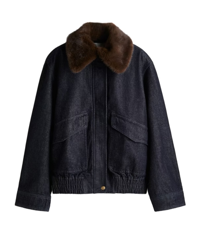 Stejně tak stylová a nadčasová bude i džínová bunda například s kožíškem. 