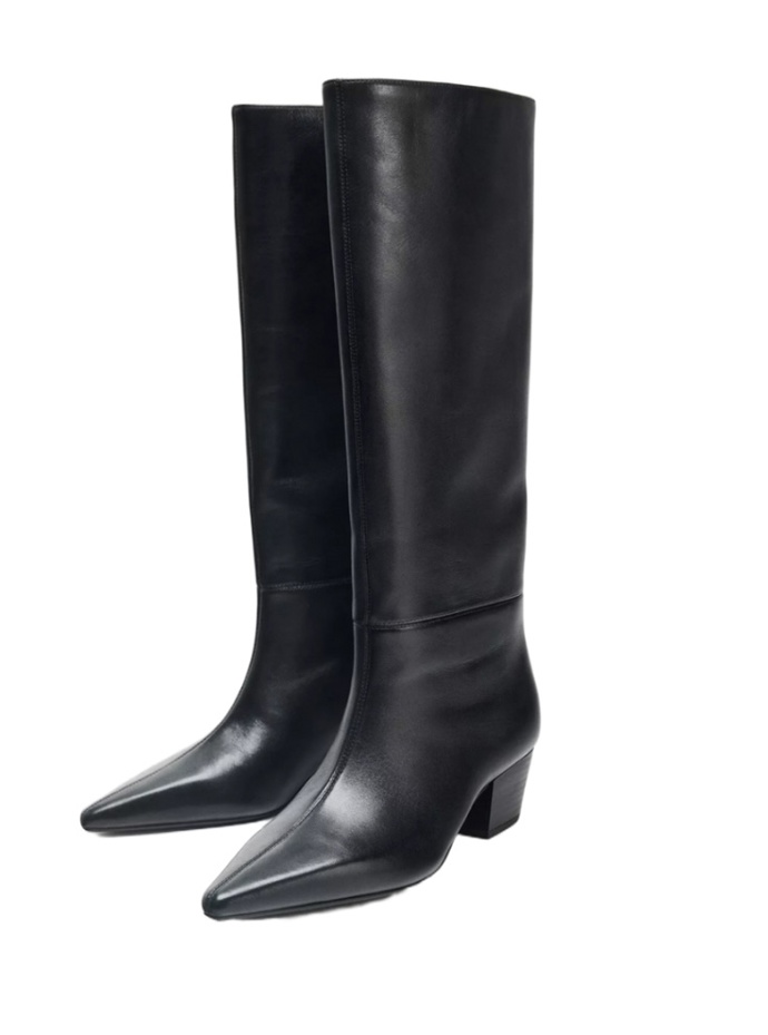 A elegantní kozačky nejlépe do špičky pro prodloužení nohy.