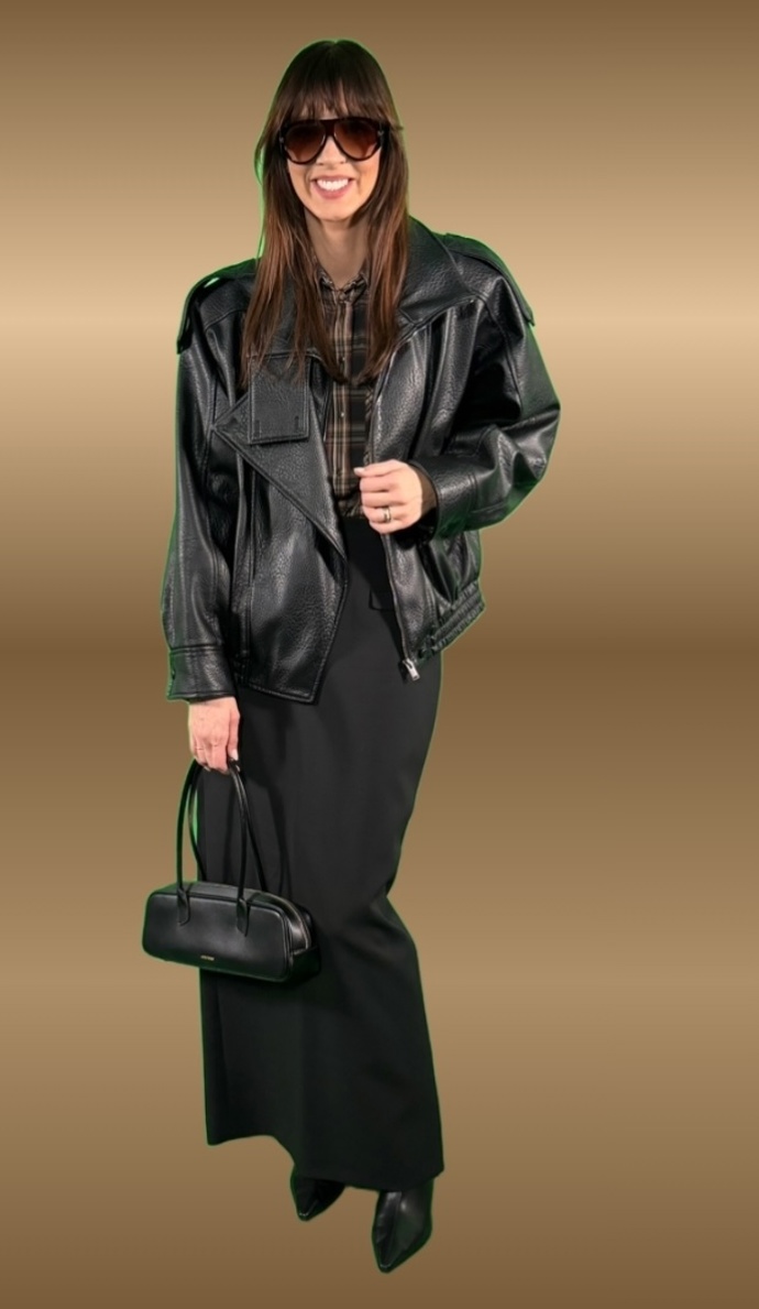 Kostkovaná košile se bude hodit i do outfitu s dlouhou sukní a koženou bundou.