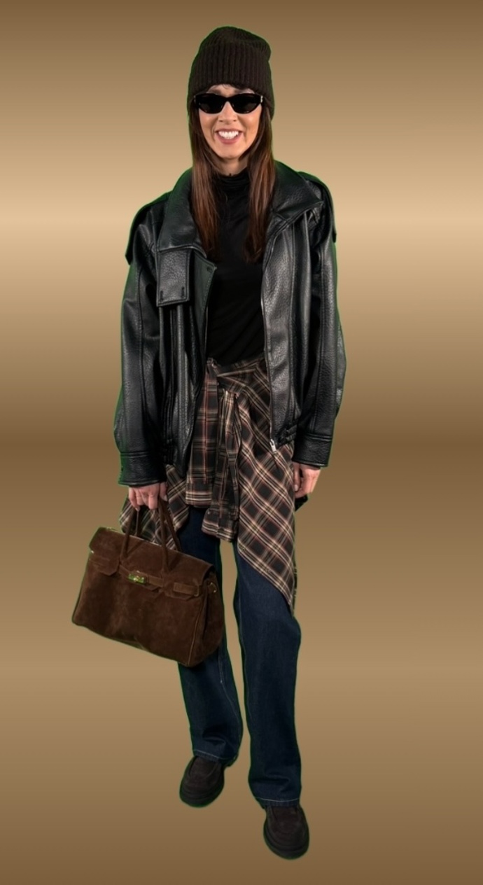 A pojďme se společně podívat na outfity z nového dílu pořadu 3 minuty stylu, které sestavila stylistka Nikola Jankovská. Zde vidíte využití košile jako trendy doplňku uvázaného kolem pasu. 