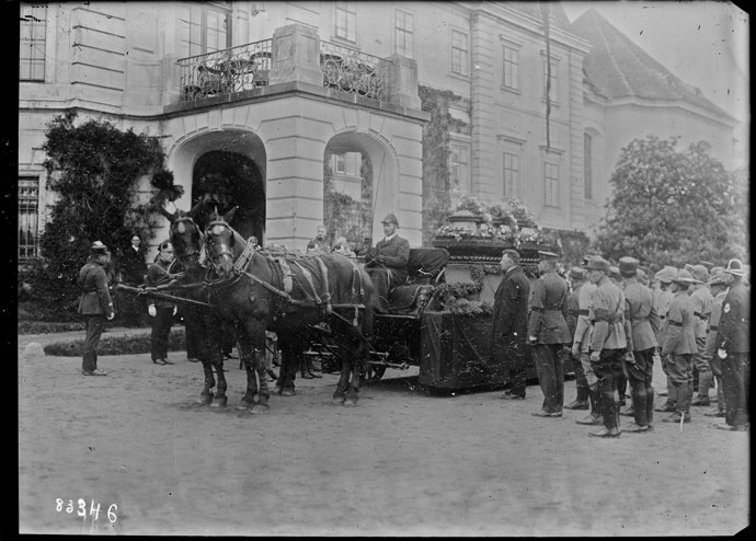 Snímek z pohřbu Charlotty Garrigue Masarykové.