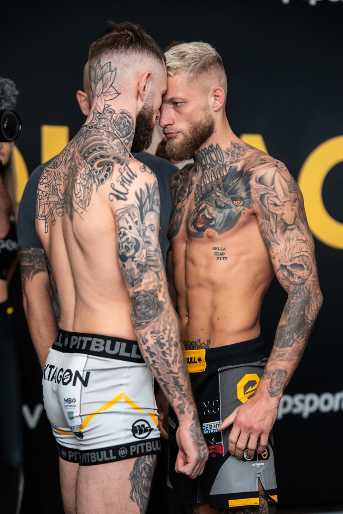 Radek Roušal a Corey Fry na veřejném vážení. 