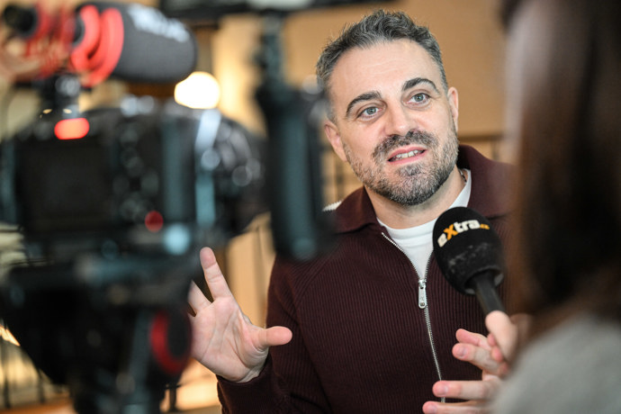 Britský spisovatel Robert Bryndza během rozhovoru pro eXtra.cz.