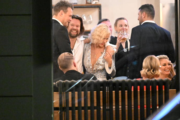 Manželé působili jako čerstvě zamilovaní, i po letech vztahu.