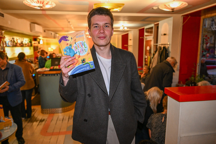 Daniel Krejčík na křtu knihy Rozverné básničky.